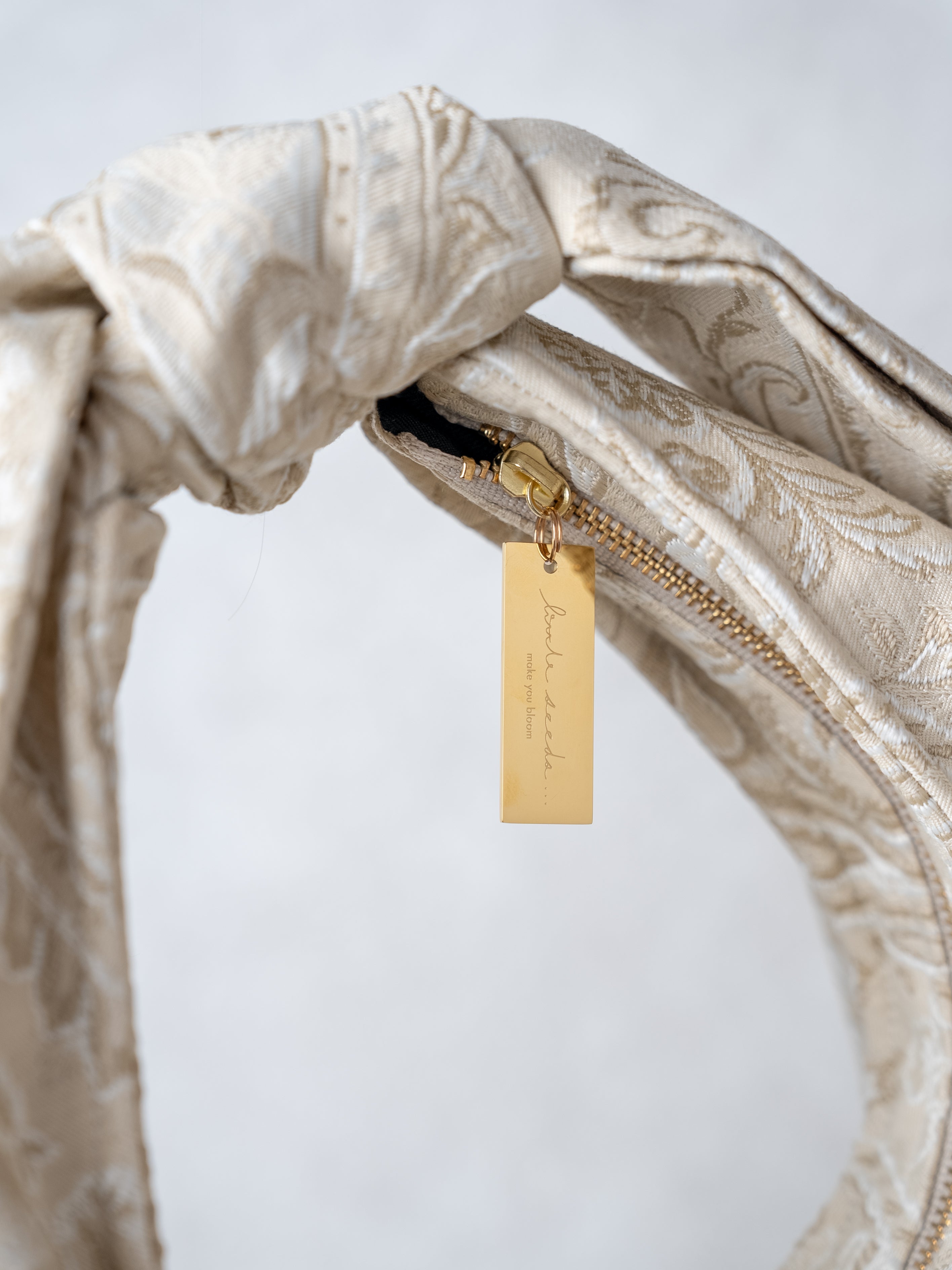 Half Moon -ハーフムーン- – little seeds